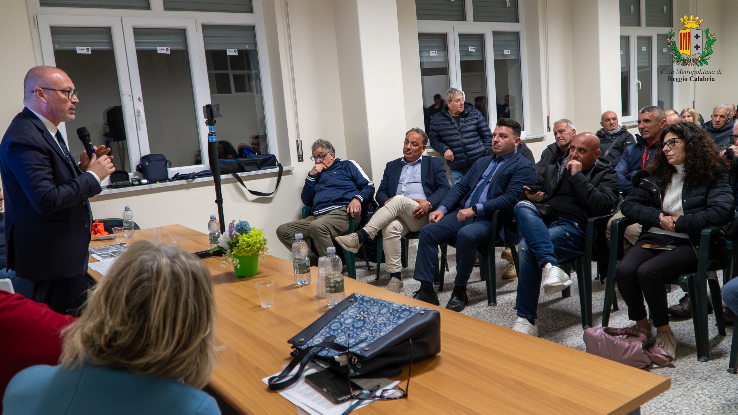 Immagine di copertina per Assemblea pubblica a Bivongi, Versace: �C�ero prima e ci sono ora\