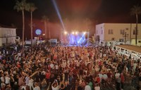 Immagine di copertina per Il concerto di Alexia accende l\'estate metropolitana: a Bagnara si balla in piazza con la regina della pop disco