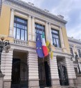 Giornata nazionale delle vittime del Covid: bandiere a mezz'asta su Palazzo Alvaro