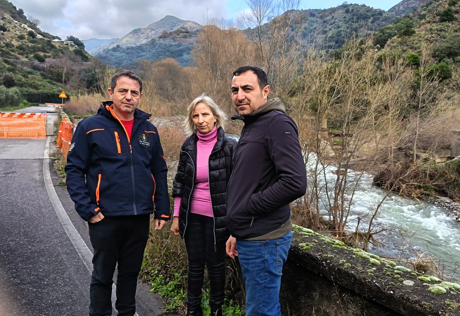 Bivongi, intervento urgente sulla strada metropolitana danneggiata dal ciclone Harry. Fuda: �Messa in sicurezza immediata, ora una strategia strutturale sulla gestione delle fiumare�