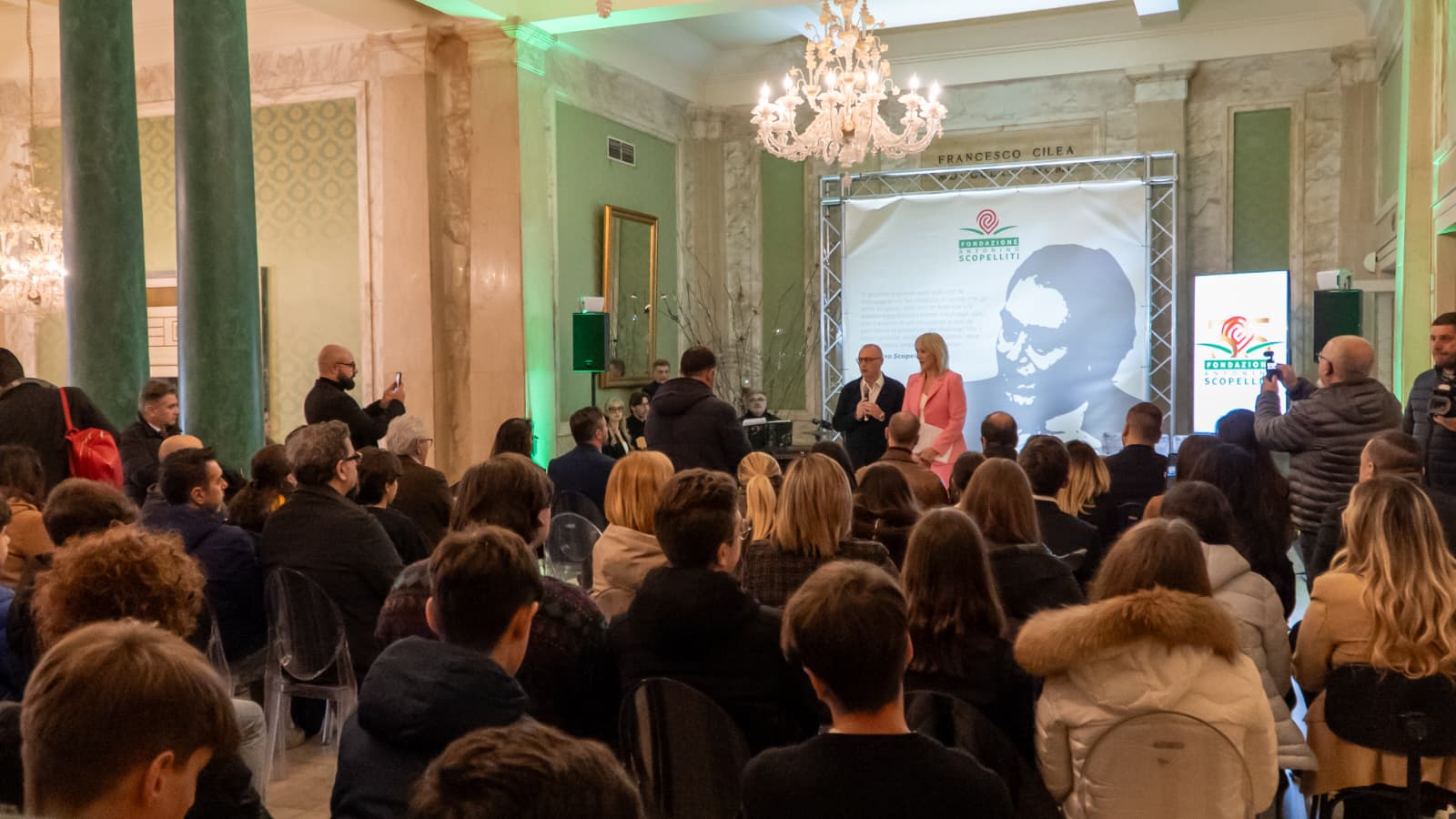 Borse di studio della Fondazione Scopelliti, Carmelo Versace: �Investire sui giovani � il modo migliore per onorare e attualizzare la memoria del giudice Antonino Scopelliti�